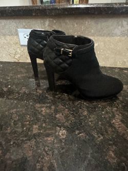 Women’s bootie short heels zip up ankle boots black suede size 7.5 Impo