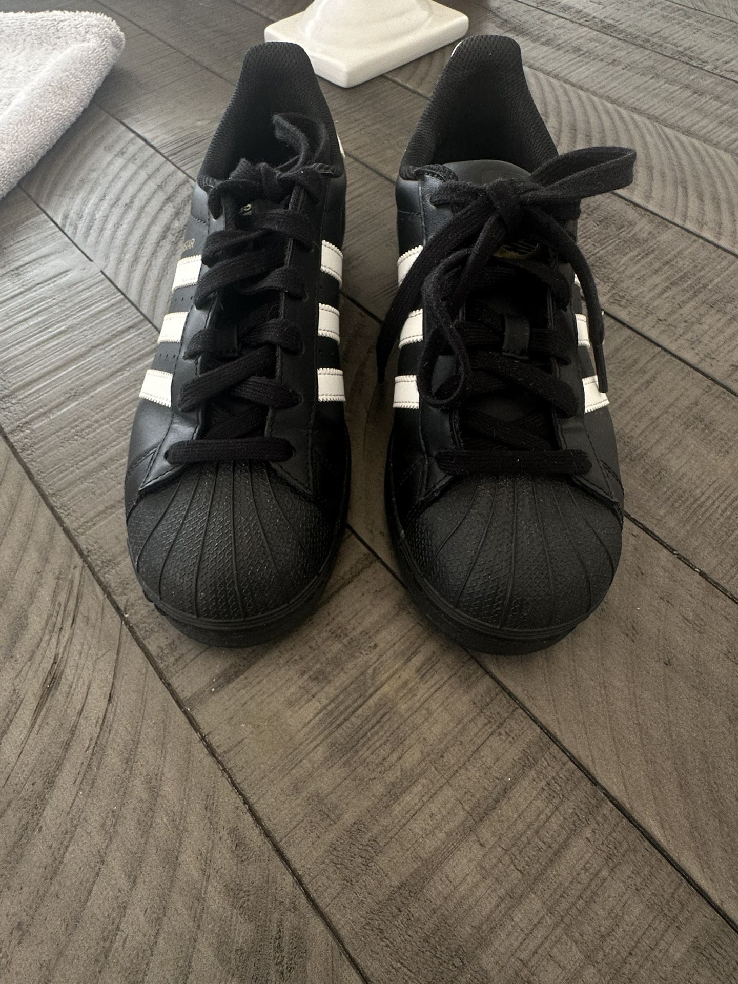 Wknd SALE• Black Adidas Shell Toes
