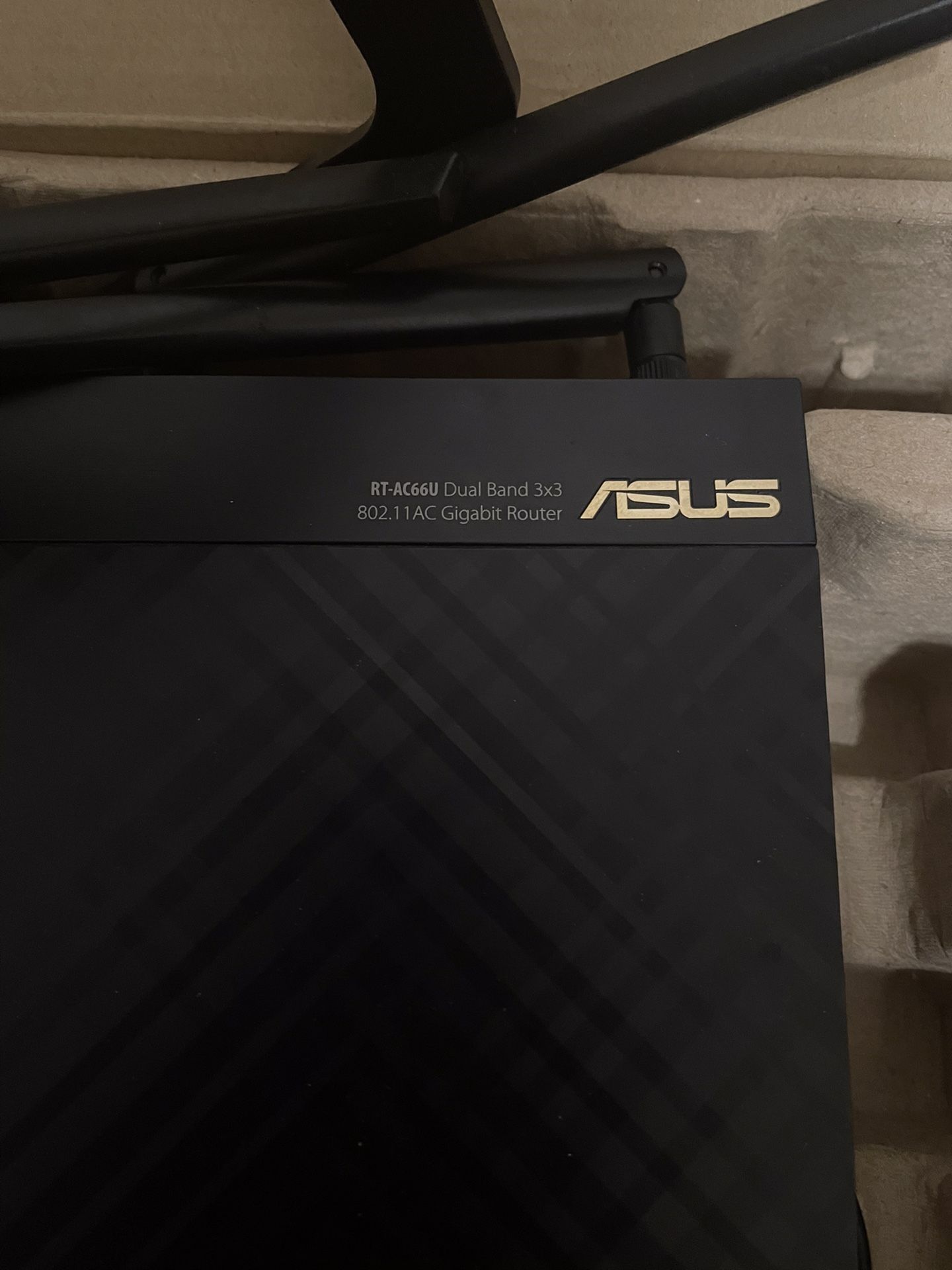 Asus RT-AC66U 4 Port Dual-band Gigabit router 