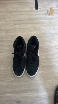 Size 8 nike blazer