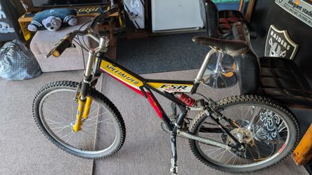I have this 28 or 29-in racing mountain bike with shocks and very very very good condition. Nothing wrong