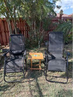 2 Beach chairs and table