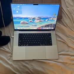 Apple MacBook Pro M4 Pro Chip 2025 24gb Ram 512gb Flash Hard Drive Silver Color Great Condition 100 Cycle Count Hardly Used 