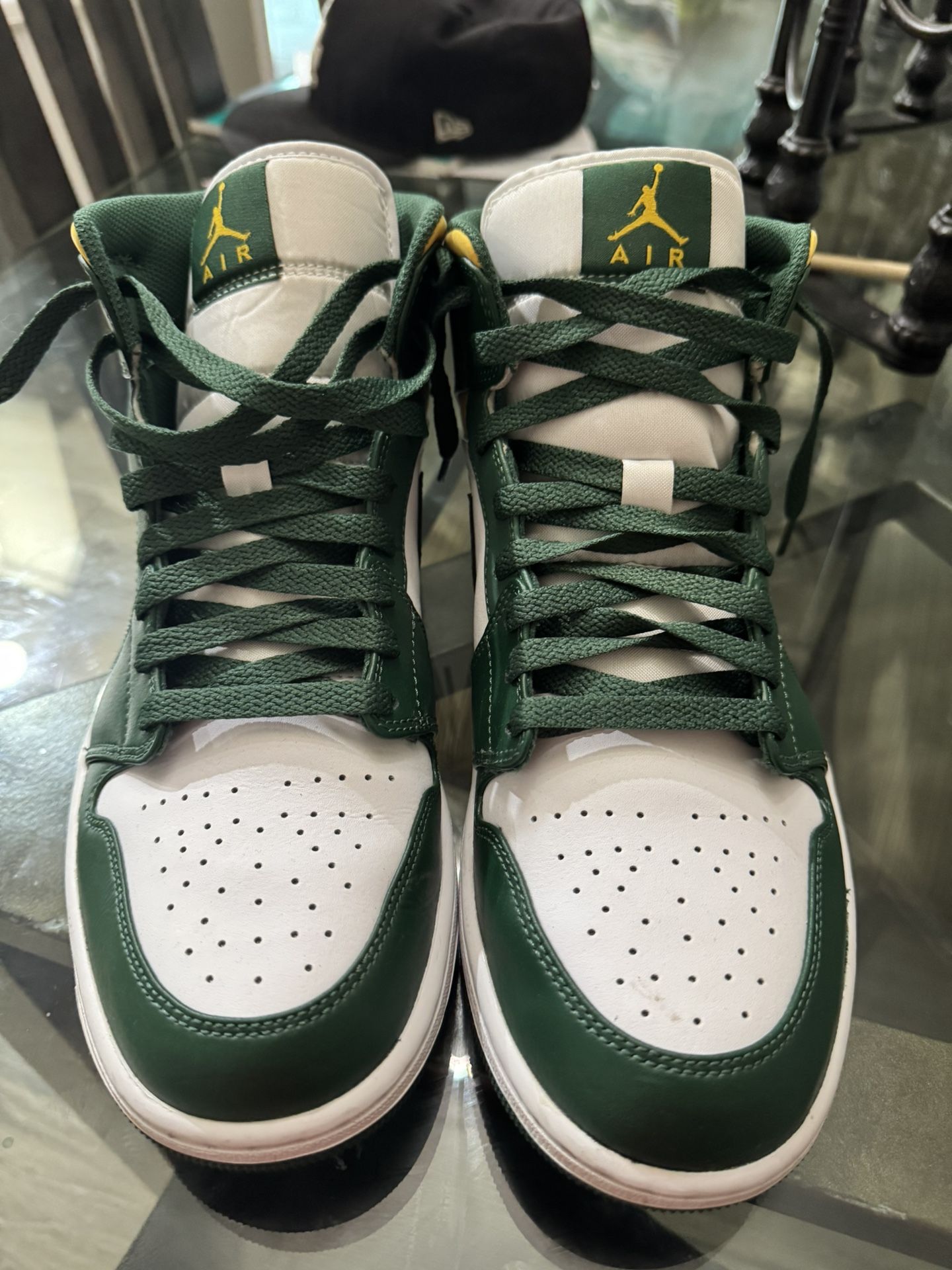 Jordan 1 Mid