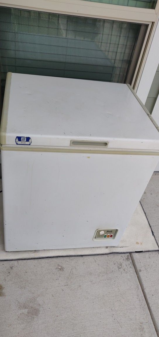 Mini 5.3 Cu. Ft. Chest Freezer w/ Defrost drain