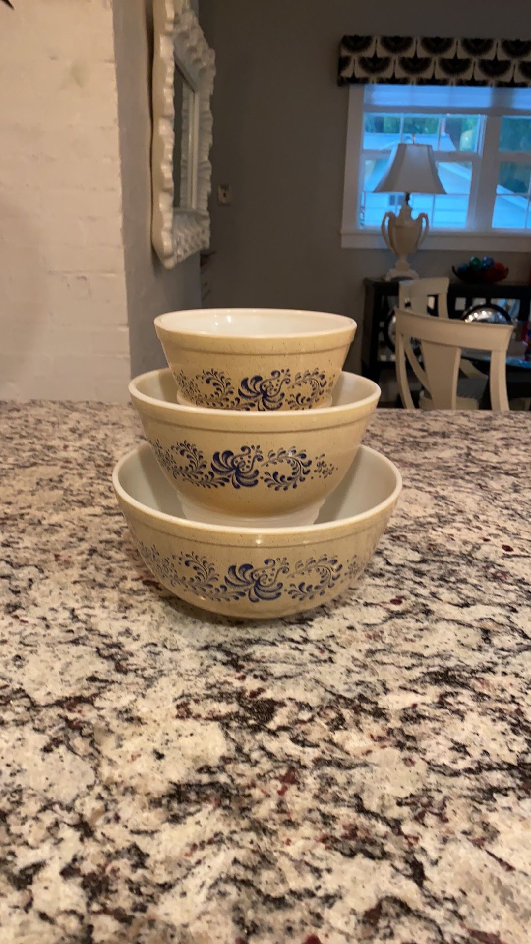 Pyrex Homestead mixing bowls.