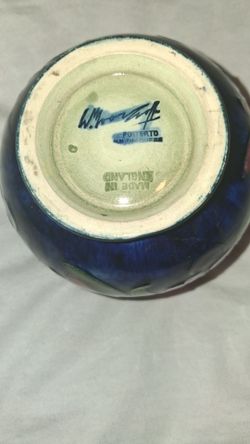 Moorcroft
Leaf and Berry Vase On A Cobalt Blue Ground
1
William Moorcroft
Height: 10cm and width 12cm
Perfect Condition
Signed Impressed and 