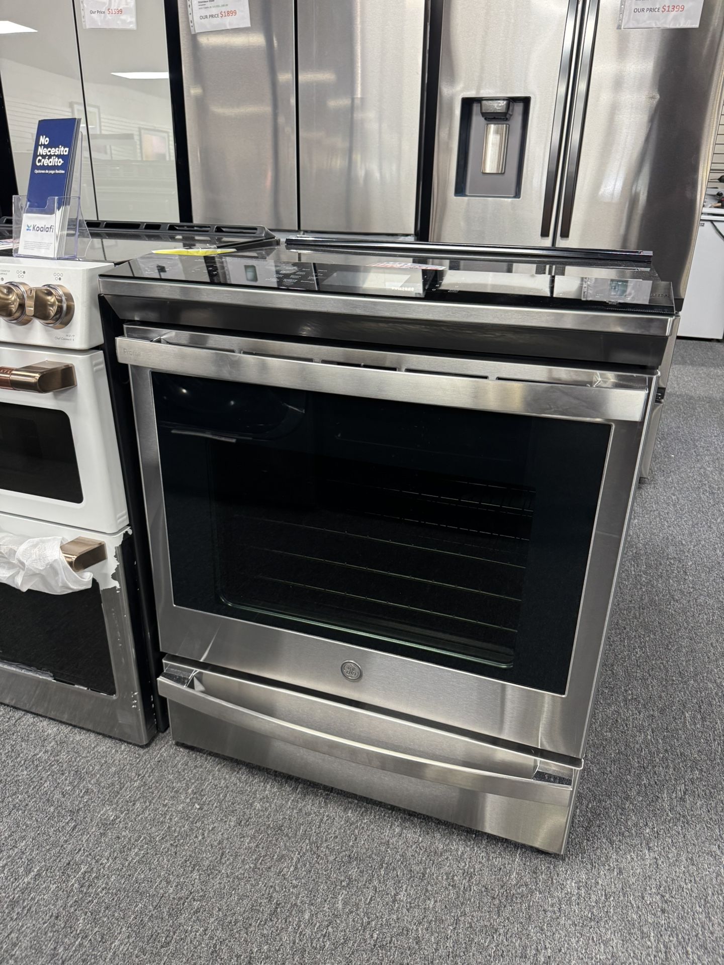 GE Stove. 🚚WE DELIVER🚚