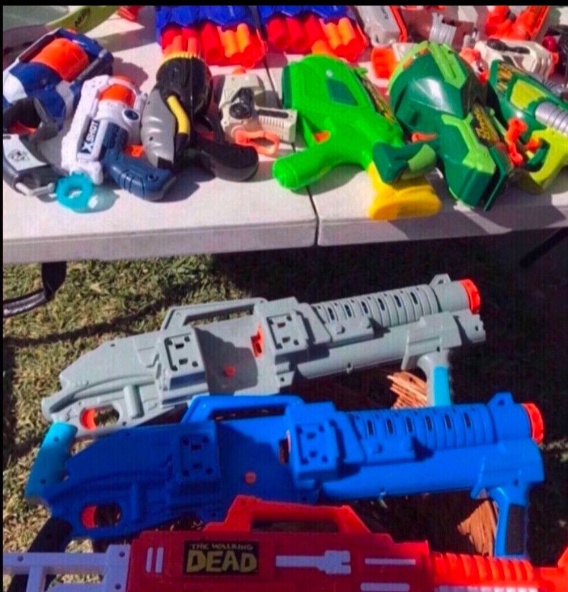 Bonche Grande De Nerf Guns And Assorted