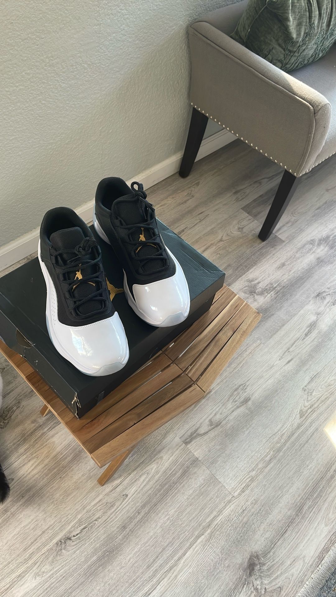 Air Jordan 11 CMFT LOW