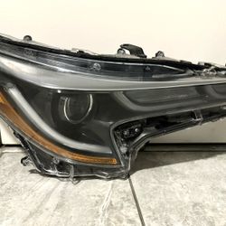 2020 - 2022 TOYOTA COROLLA SIDE RH PASSENGER HEADLIGHT OEM 