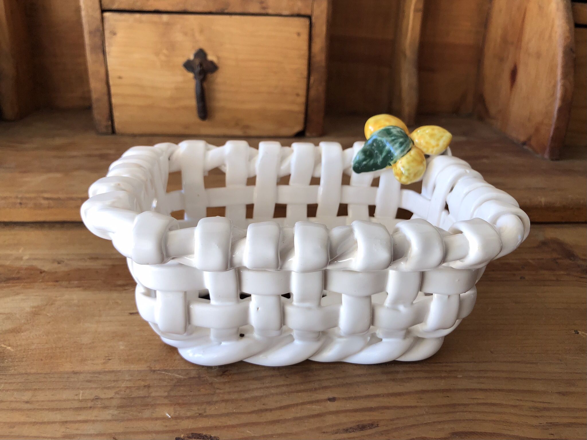Vintage lemon decor