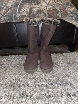 Woman’s Fur Boots 