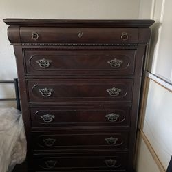 🔥 Bedroom Furniture Set — $600 OBO — Great DIY/Refinish Project! 🔥