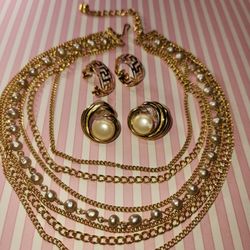 #1746, GOEGEOUS VINTAGE FRESHWATER PEARLS  CHOQUER LOT
