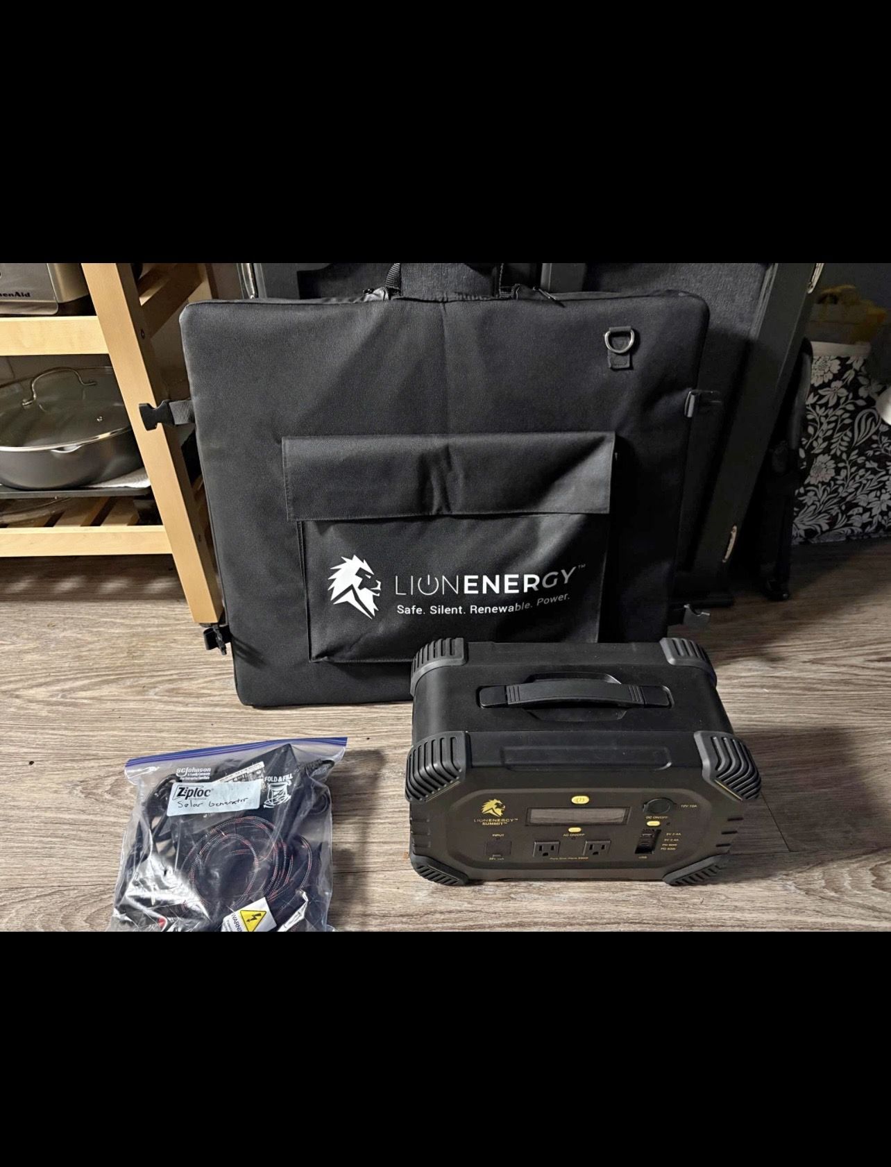 Lion Energy Summit 500W + 100W Solar Panels