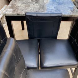 Kitchen Table And 4 Leather Chairs 