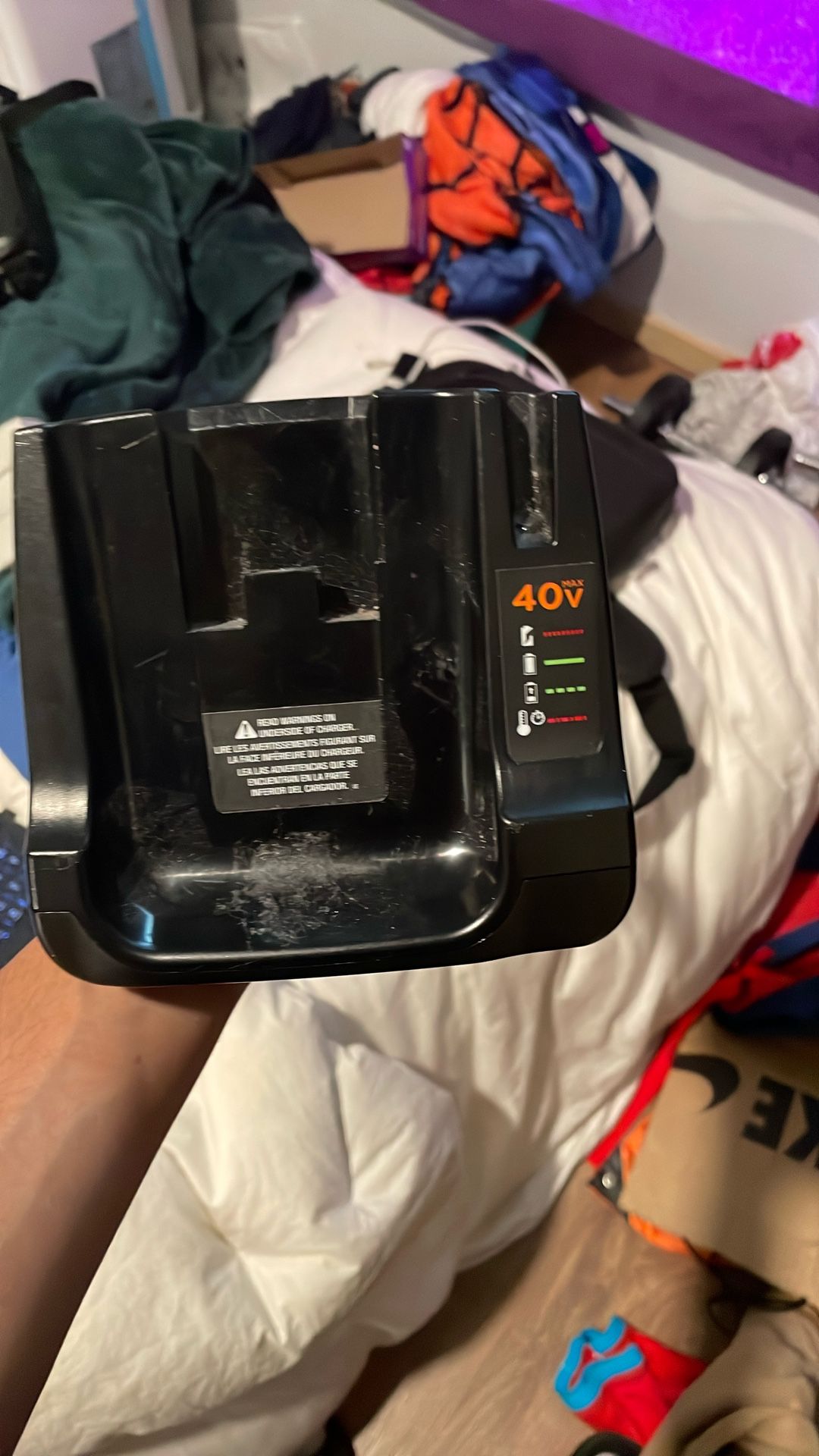 10$ Black And Decker 40v Battery Charger (no Battery)
