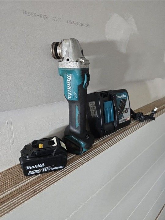 MAKITA 18V BRUSHLESS WITH 18V 4AH BATTERY  AND CHARGER MOD#XAG04