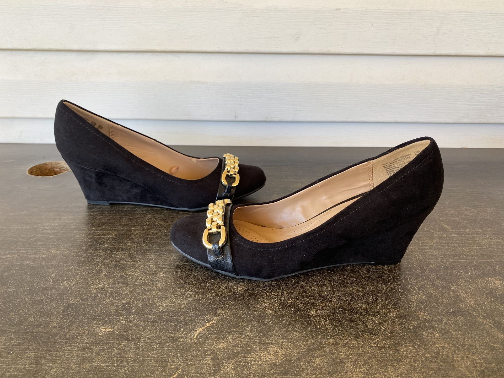 DexFlex Comfort Black Faux Suede Wedges 7.5