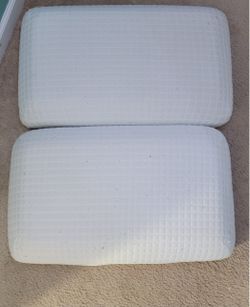 2 queen size memory foam pillows. (MUST SELL TODAY)