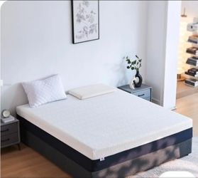 Queen 10" Memory Foam mattress, roll in a box, brand new