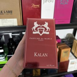 Brand new men and female perfumes and Cologne for sale bulk and singles available sample available to smell✅ full size 