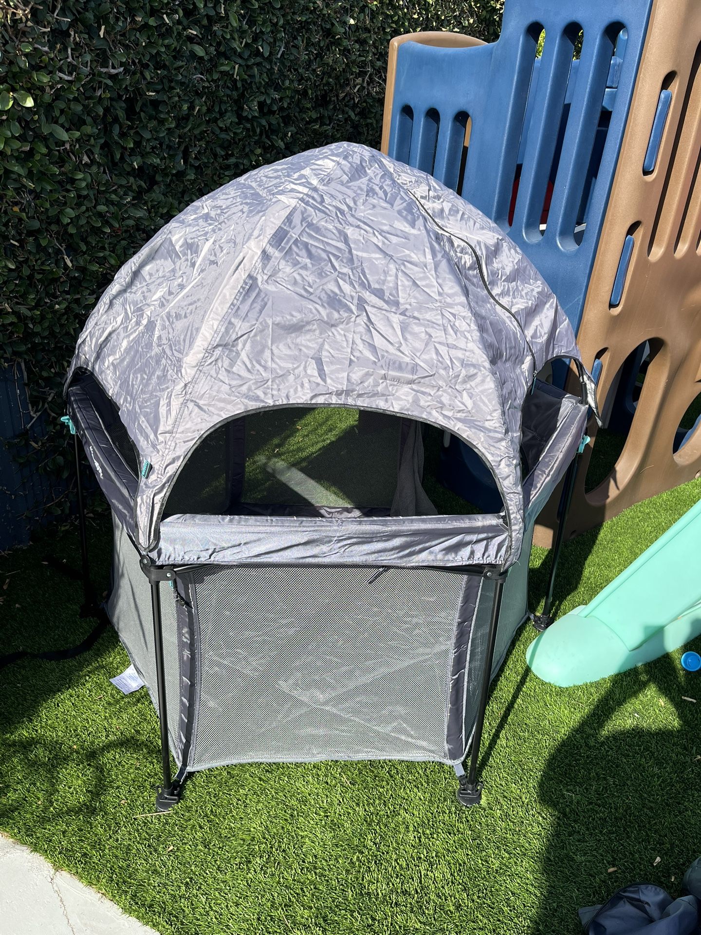 Hiccapop Playpen Outdoor / Indoor Excellent Condition