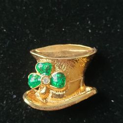Vintage Signed "Avon" shamrock Top Hat Lapel Or Hat Pin