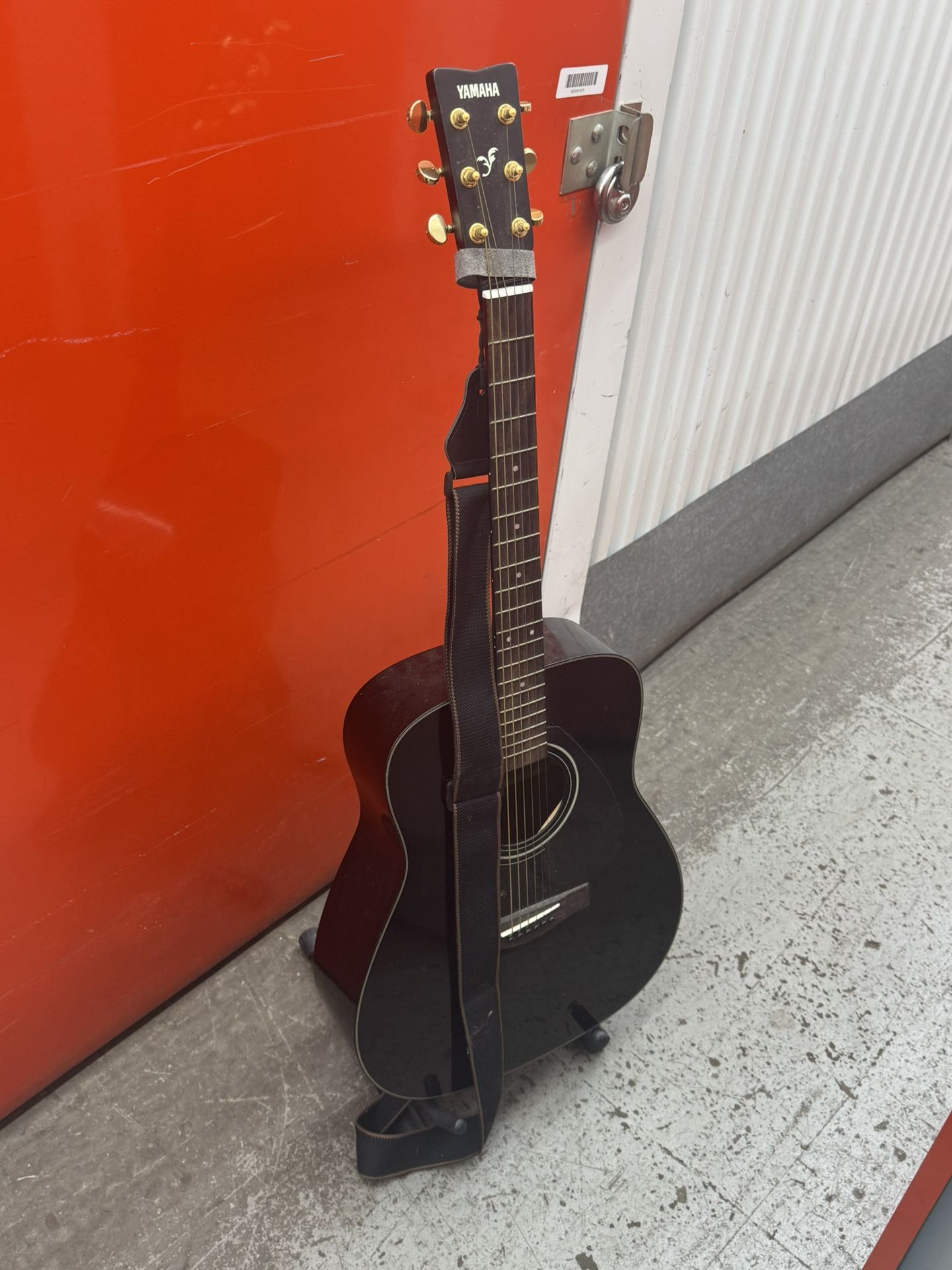 Yamaha F335 Acoustic Guitar 