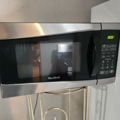 West Bend 900 Watt Microwave
