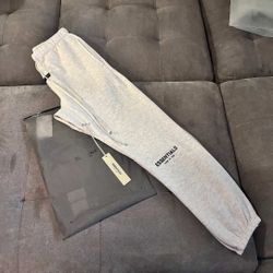 Light Oatmeal Essential Sweats (M)