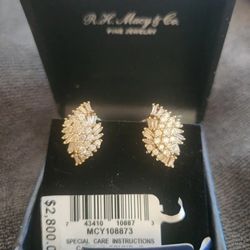 $3,200 Macy's WRAPPED IN LOVE 14k Gold Diamond Cluster Earrings (1 ct.) in NEW