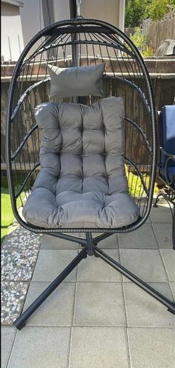 Egg Drop Chair, Disassembled Already