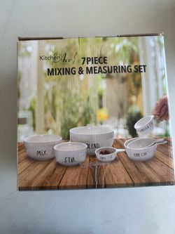 Ceramic measuring cups and bowls