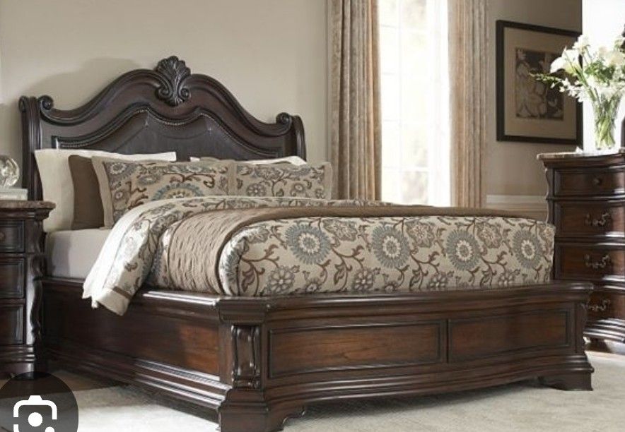 Havertys King Bedroom Suite with Dresser + 2 Nightstands