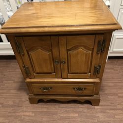 🌿✨ Mid-Century Maple Nightstand/End Table✨🌿