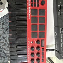 Akai MPK Mini Pro MIDI Keyboard – Used (Latch Dial Missing)