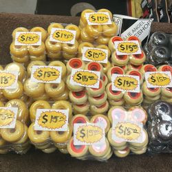 New Skateboard  Wheels in Plastic