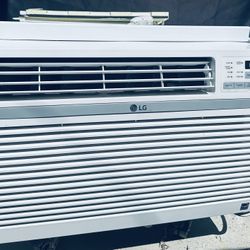 LG 12,000 BTU Smart Window Air Conditioner. Room Coverage: Large rooms up to 550 square feet (22' x 25'). (Good condition; works well)
