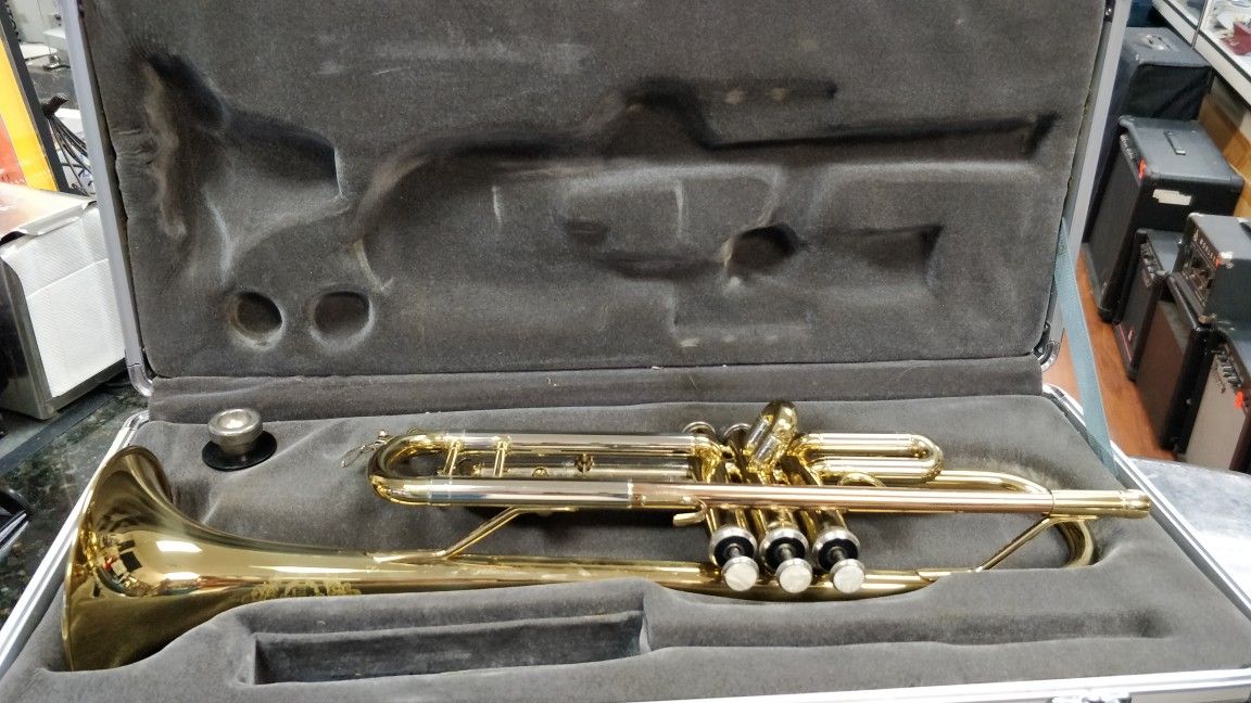 Suzuki Musique TR700 Trumpet in Original Case