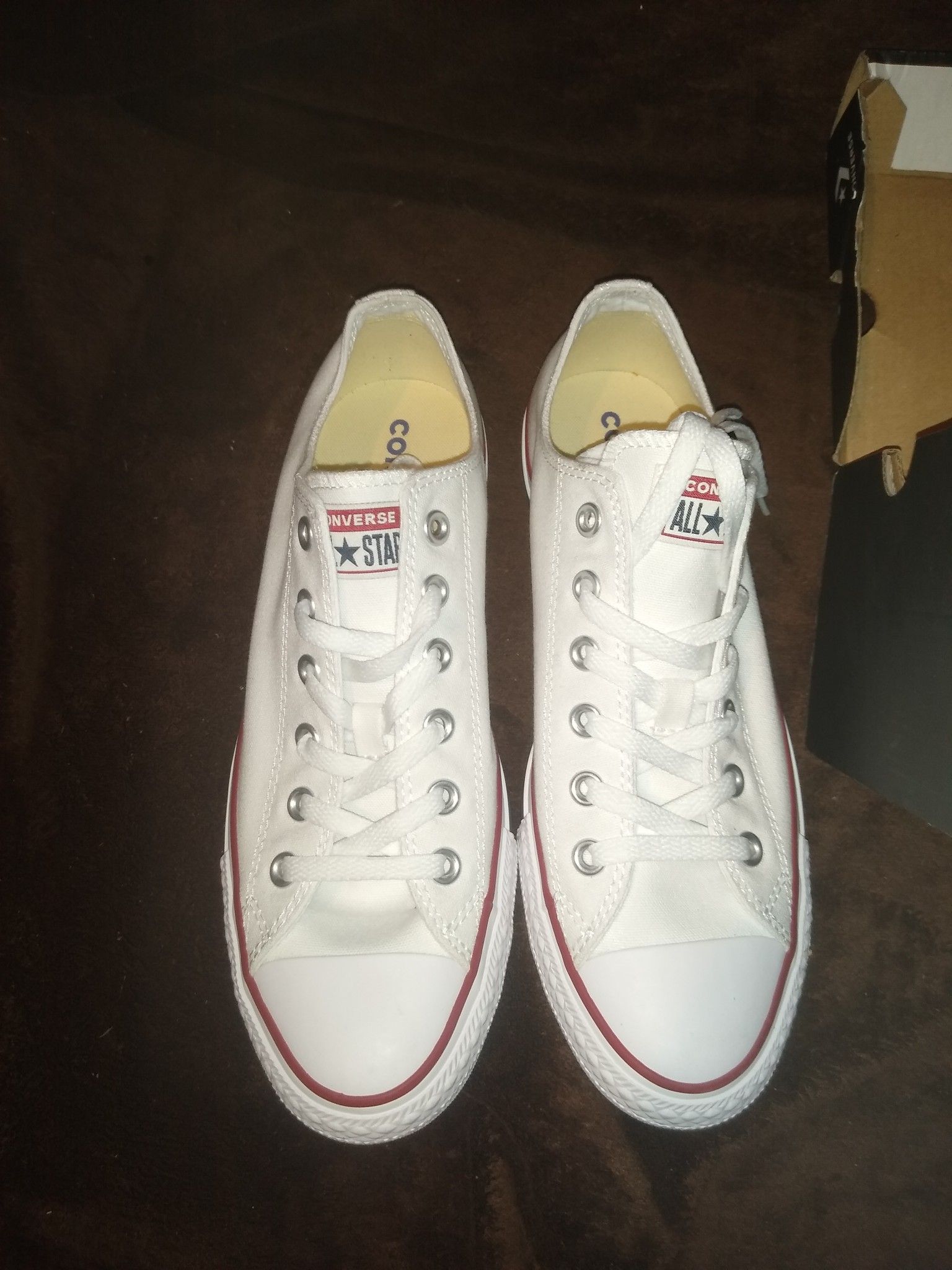 White Low top converse