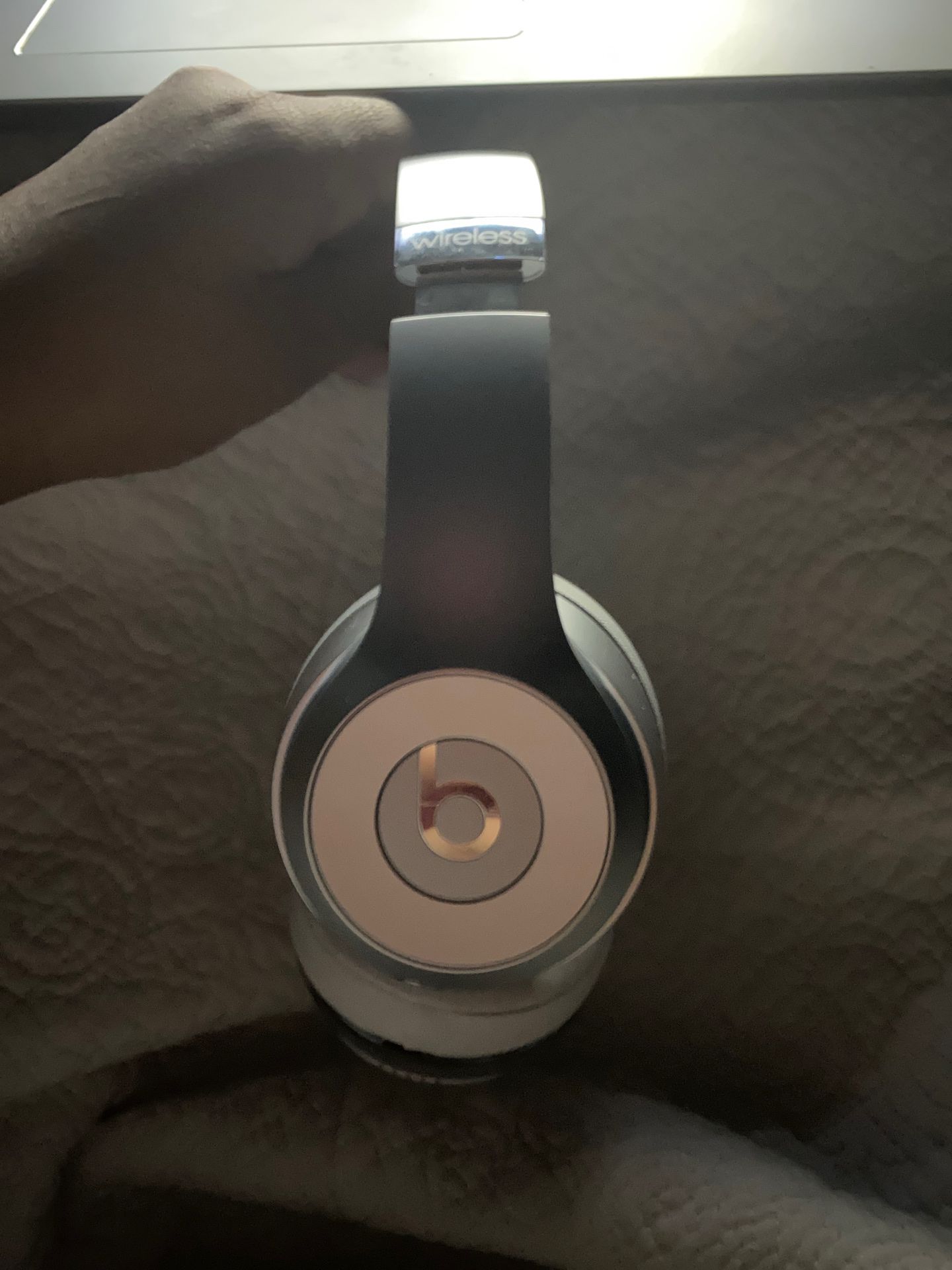 Beats Wireless Solos 3 with case and charger