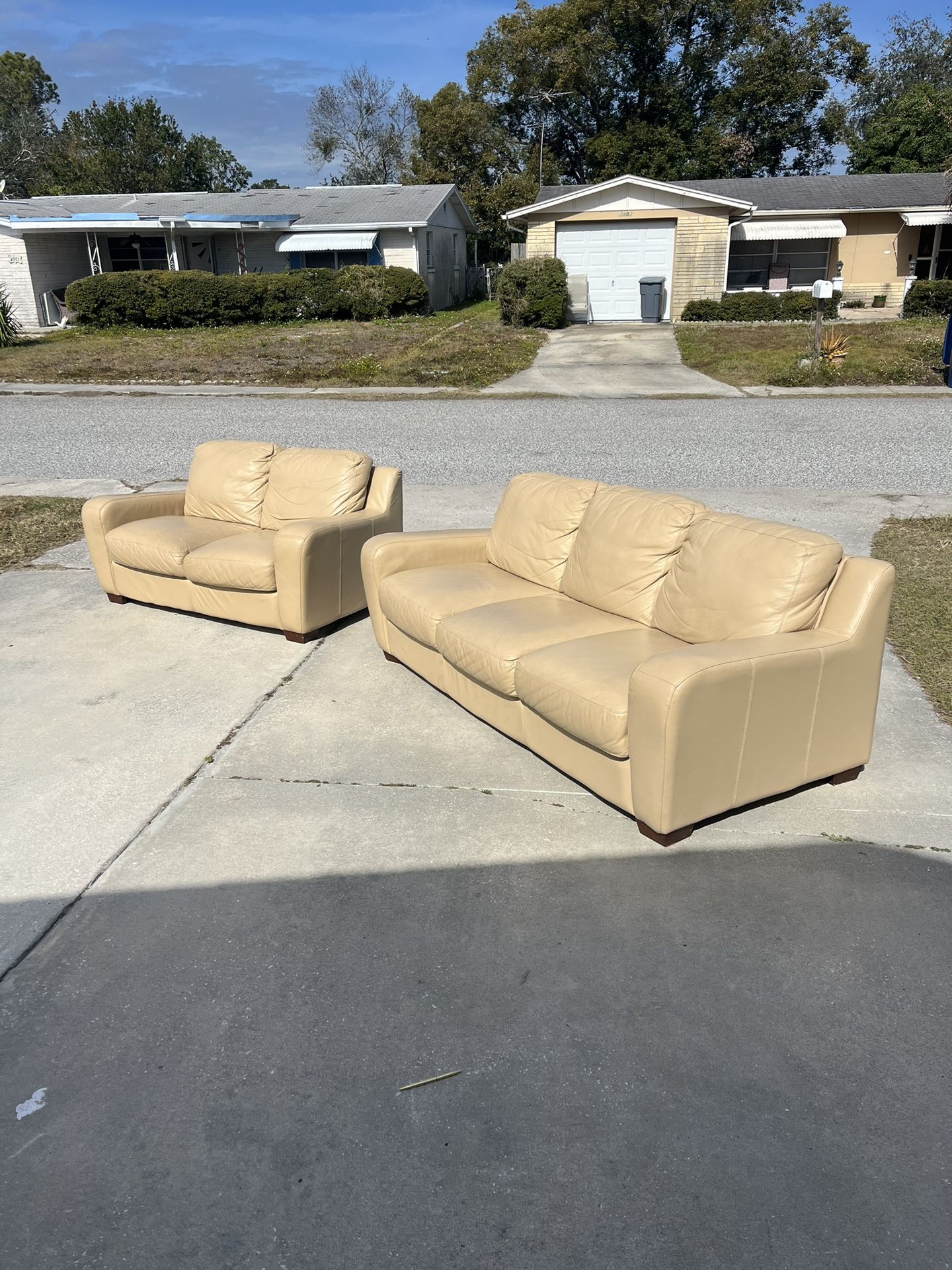 DIVANI ITALIAN LEATHER SOFA/LOVESEAT/OTTOMAN (FREE DELIVERY)