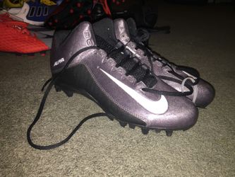 NIKE Alpha Football Cleats