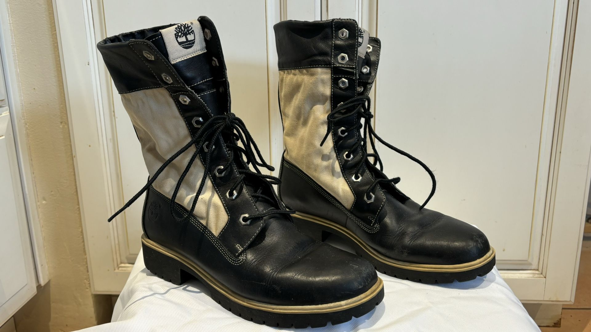 Timberland boots size 8M genuine leather manmade upper & lining