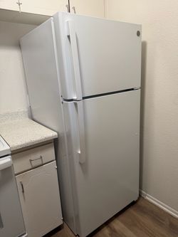 GE Fridge 16.6 cu ft