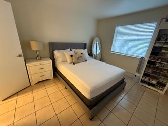 Cama con colchón y bastidor