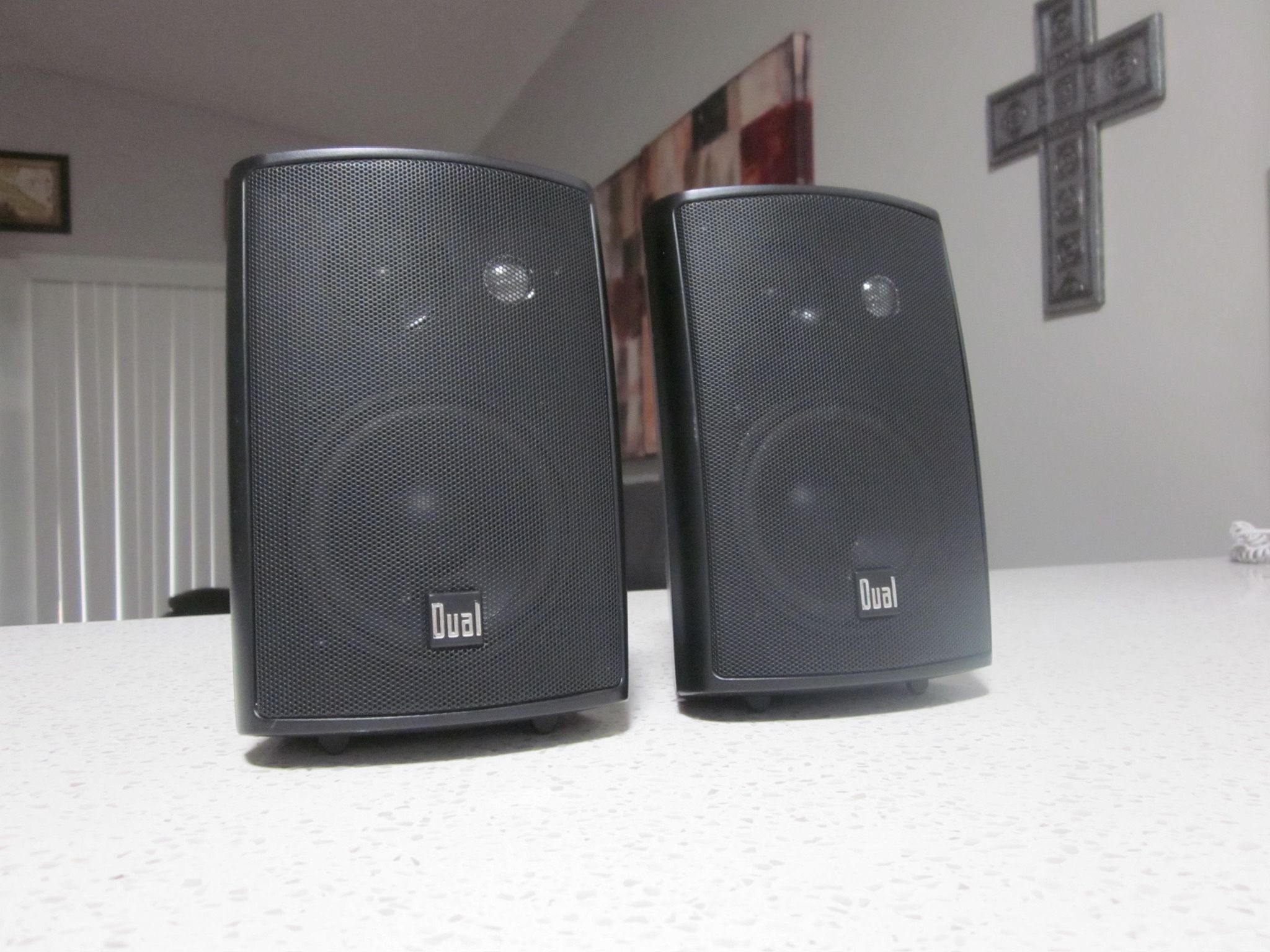 * Dual * Outdoor / Indoor 3-way Speakers . Excellent Like New Condition . Must Be Seen To Fully Appreciate . 