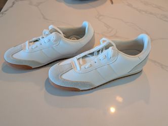 New Uniqlo Unisex Sneakers